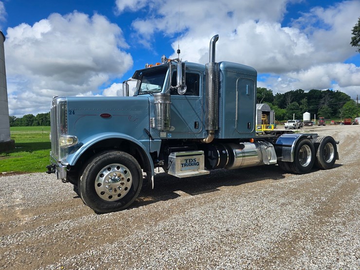2013-peterbilt-388-image-4