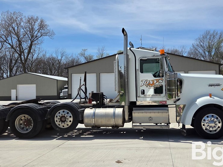 2007-kenworth-w900-image-4