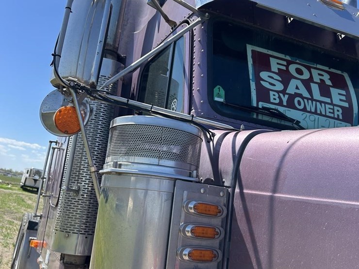 2000-freightliner-fld120-image-57