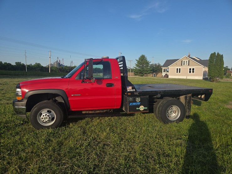 2001-chevrolet-3500-regular-cab-dually-flatbed-pickup-image-1