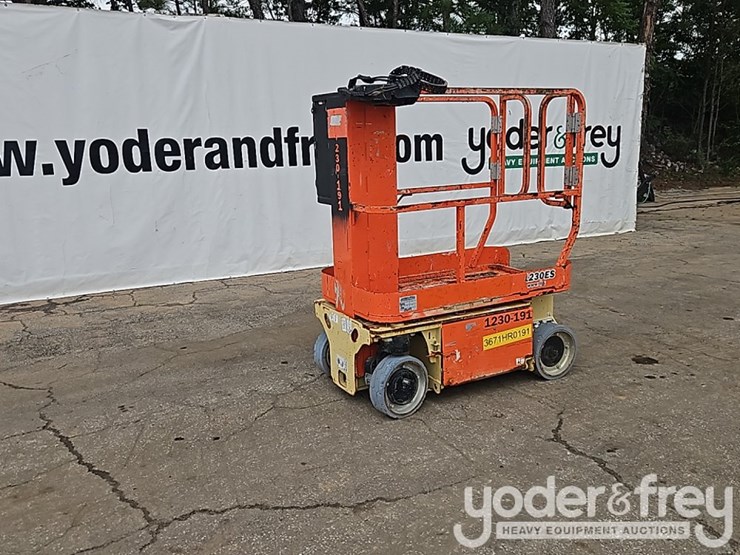 2016-jlg-1230es-image-1