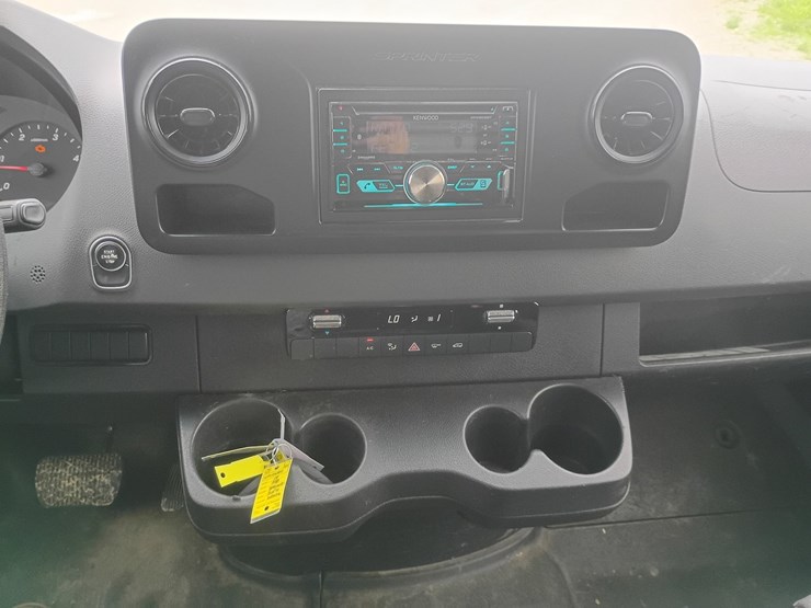 2019-mercedes-benz-sprinter-2500-image-37