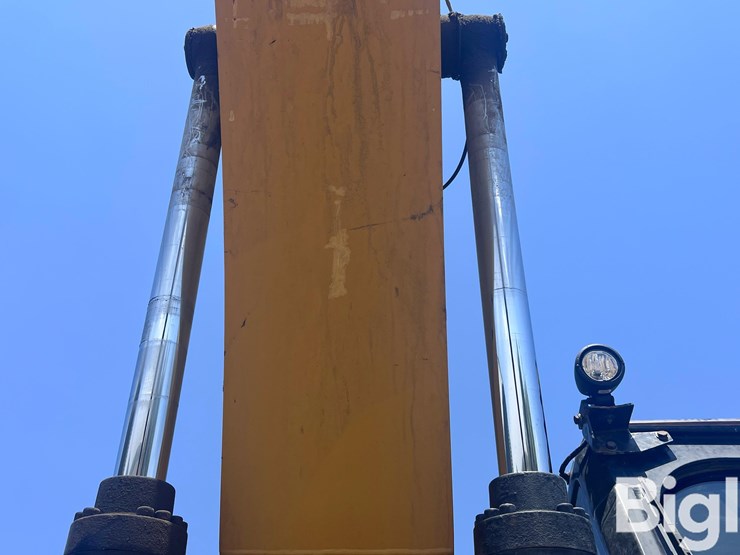 2013-caterpillar-320e-image-17
