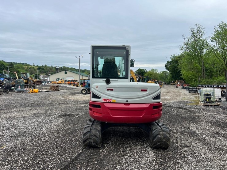 2018-takeuchi-tb260-image-5