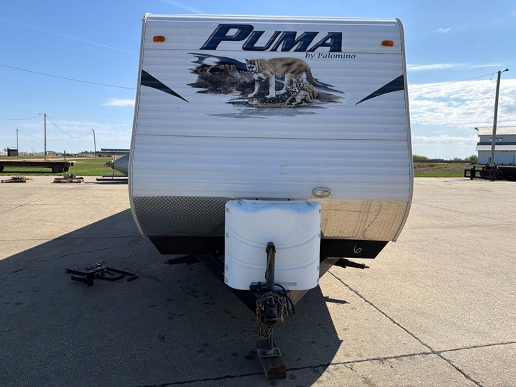 2011-puma-31ft-bumper-hitch-camper-image-2