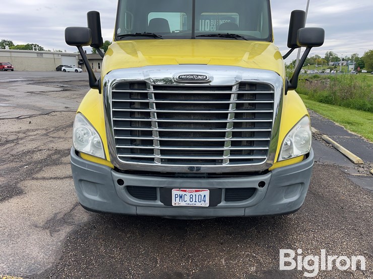 2016-freightliner-cascadia-125-image-14