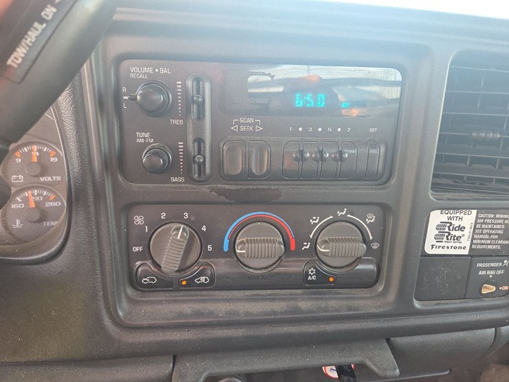 2001-chevrolet-3500-regular-cab-dually-flatbed-pickup-image-45