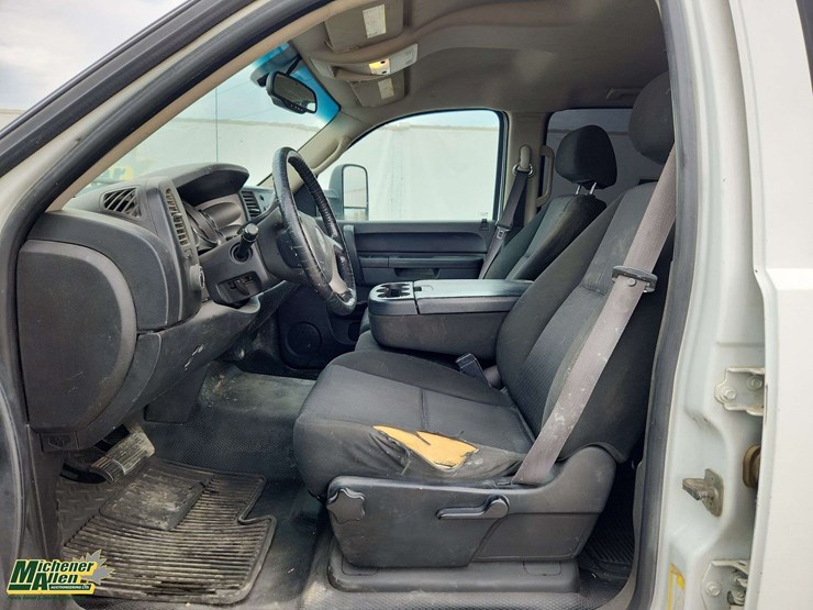 2012-chevrolet-silverado-3500hd-image-15
