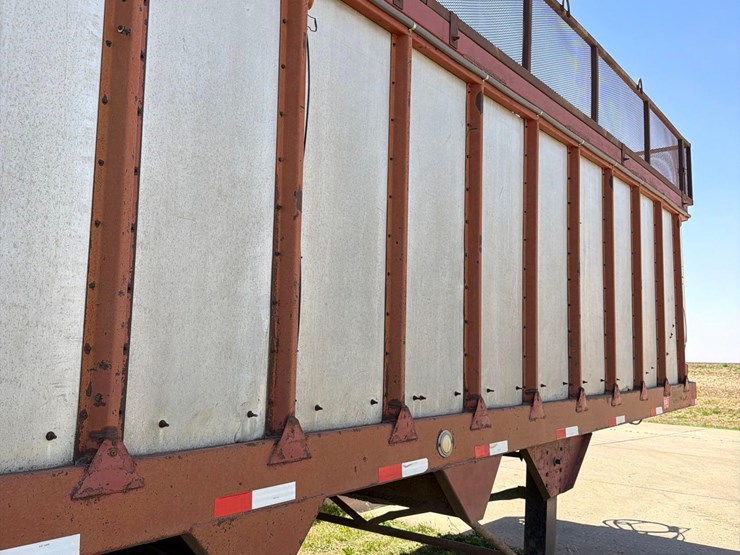 1976-bobc-30ft-live-bottom-semi-silage-trailer-image-28