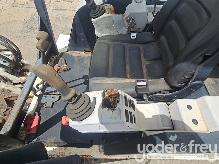 bobcat-325-image-35