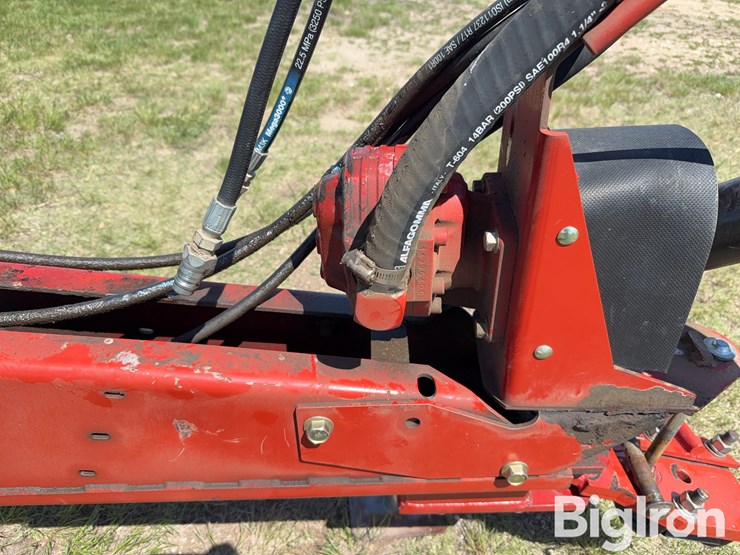 2013-new-holland-h7150-image-16