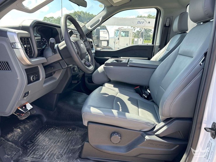 2023-ford-f550-image-11