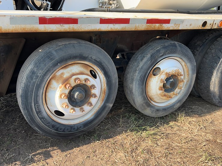 2001-mack-rd690s-image-37