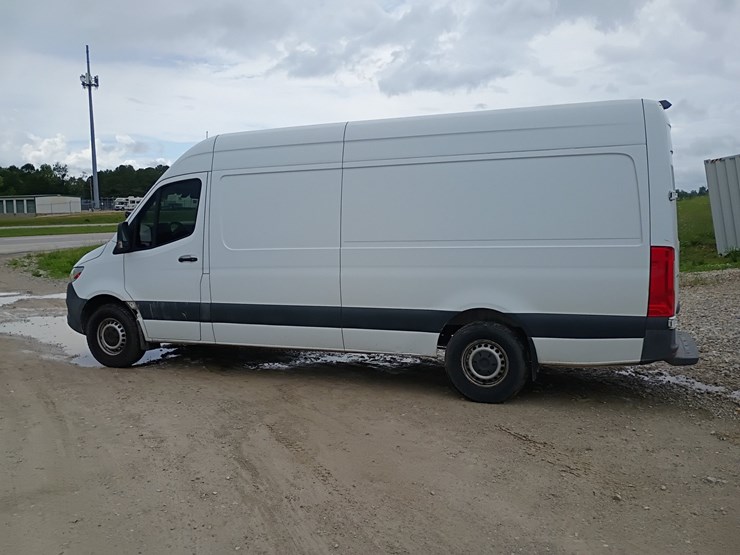2019-mercedes-benz-sprinter-2500-image-4