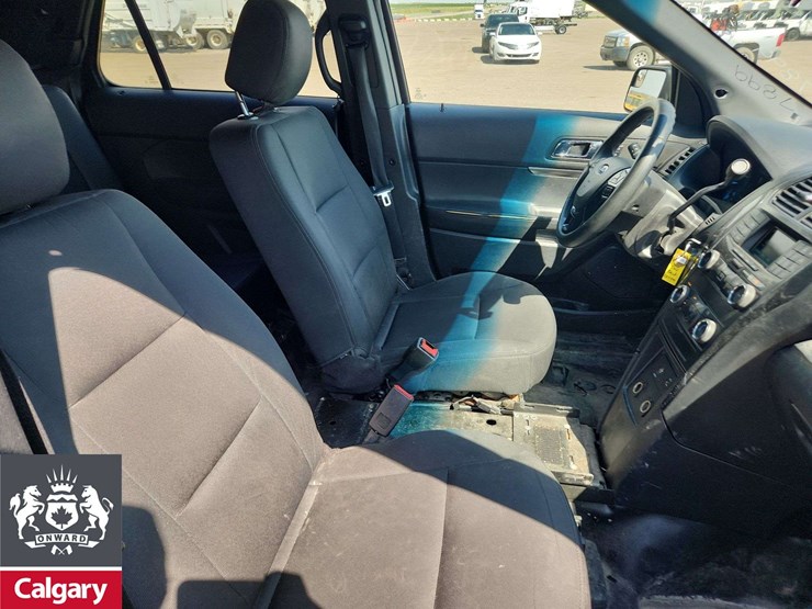 2019-ford-explorer-image-18