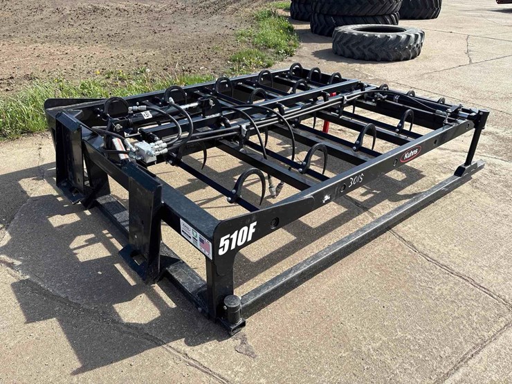 kuhns-510f-skidloader-bale-accumulator-image-2