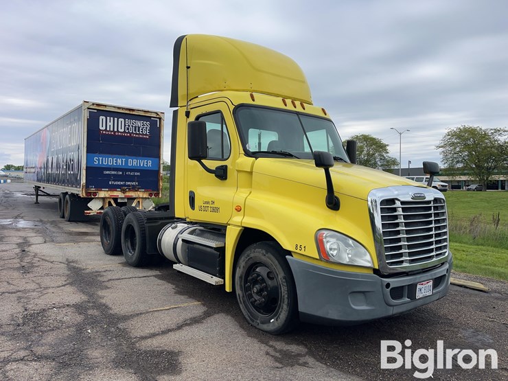 2016-freightliner-cascadia-125-image-3