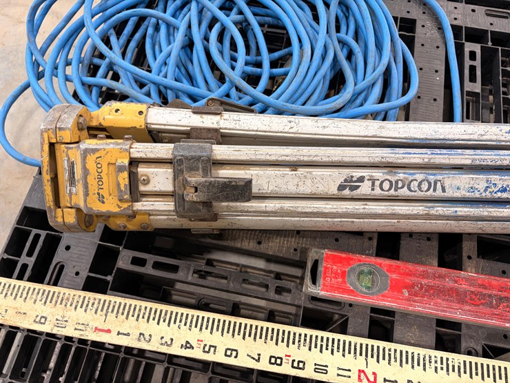 assortment-of-laser-level-stands-image-6