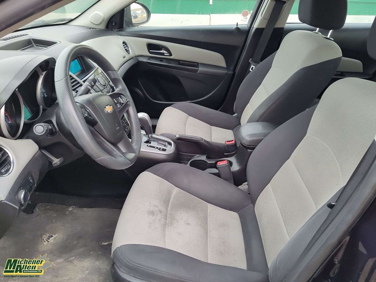 2014-chevrolet-cruze-2ls-4dr-sedan-image-14