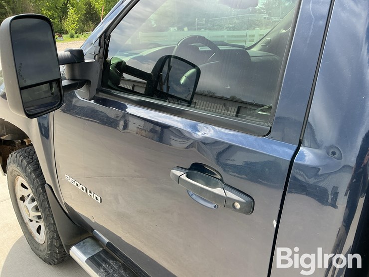 2012-chevrolet-3500hd-image-18