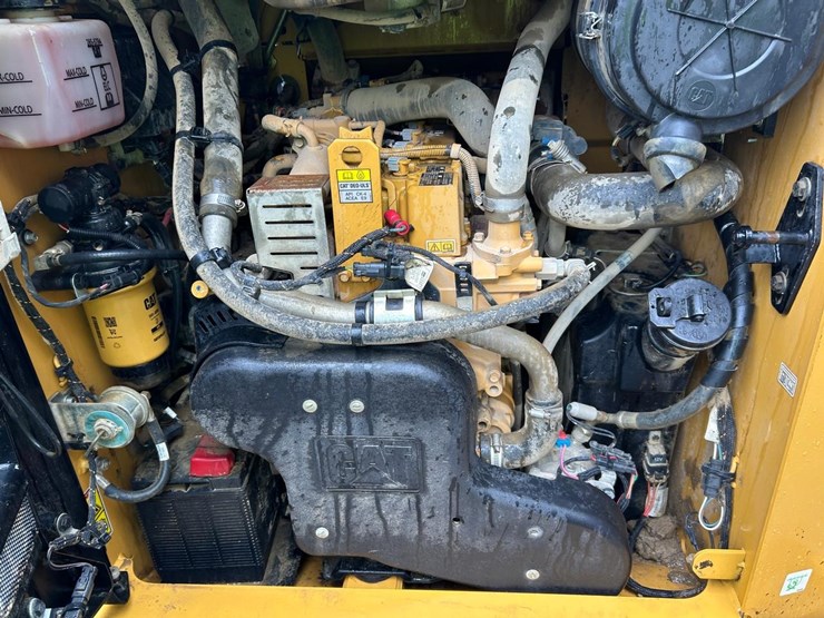 2023-caterpillar-279d3-image-15