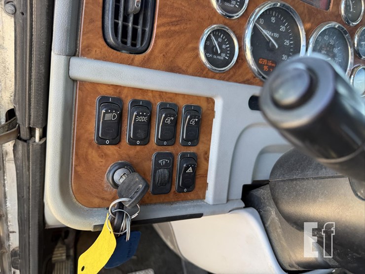2009-peterbilt-386-image-50