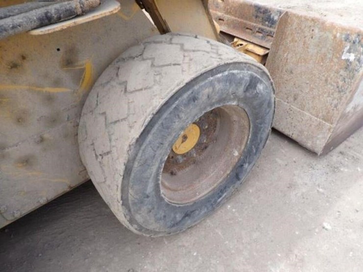 2008-john-deere-328-image-36