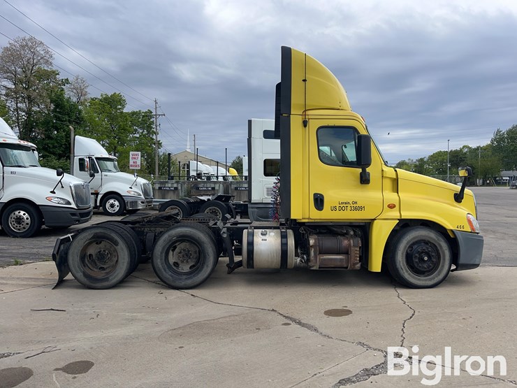 2016-freightliner-cascadia-125-image-4