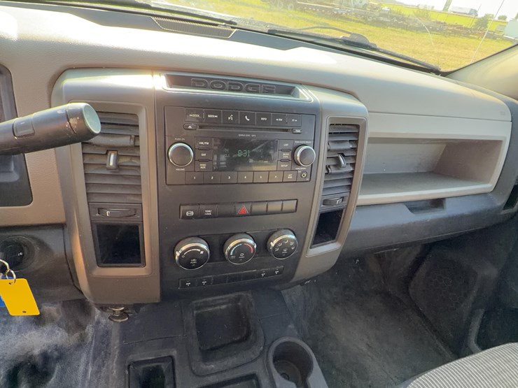2011-dodge-3500-image-36