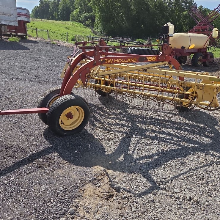 NEW HOLLAND 256