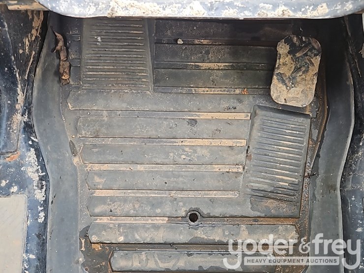 2018-caterpillar-249d-image-28