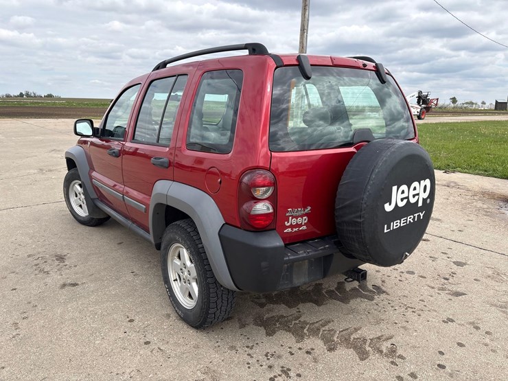 2005-jeep-liberty-sport-image-3
