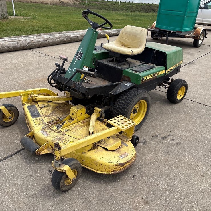 JOHN DEERE F910