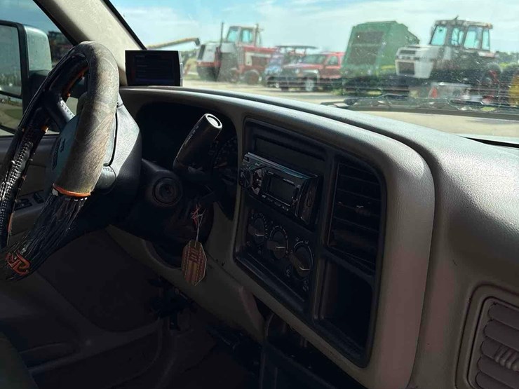 2002-gmc-2500-image-35