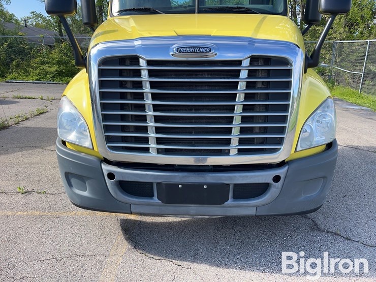 2016-freightliner-cascadia-125-image-15