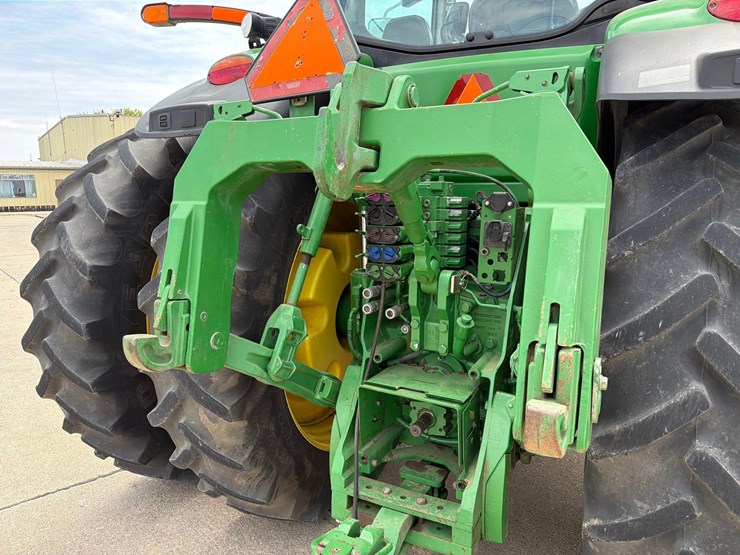 2012-john-deere-8310r-image-23