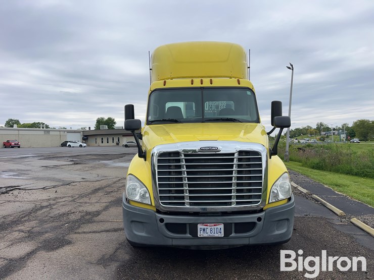 2016-freightliner-cascadia-125-image-2