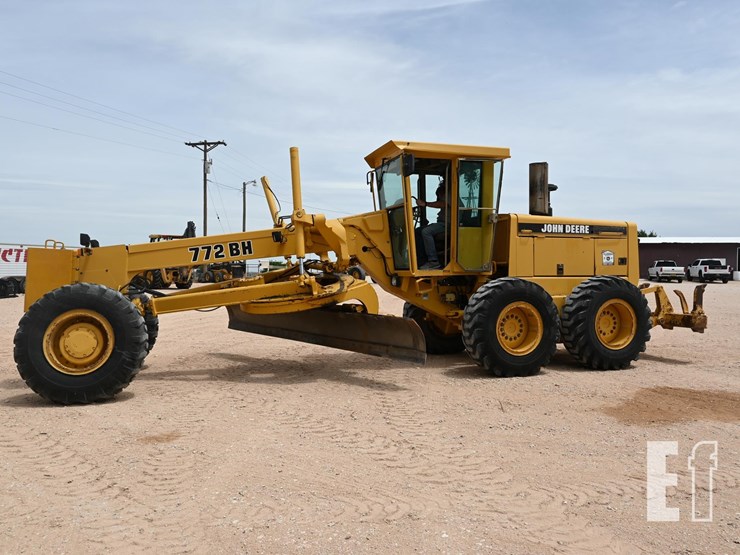 1996-deere-772bh-image-1