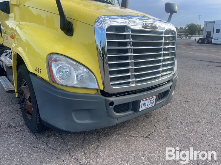 2016-freightliner-cascadia-125-image-18