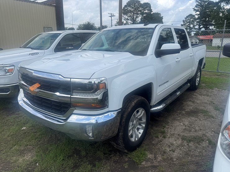2018-chevrolet-silverado-1500-image-1