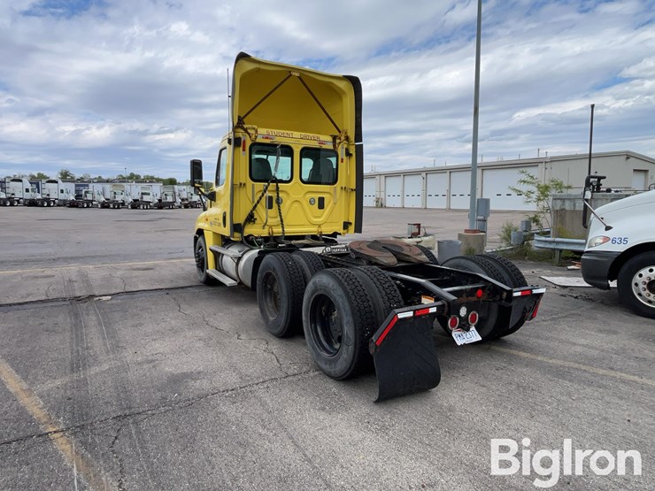 2016-freightliner-cascadia-125-image-7