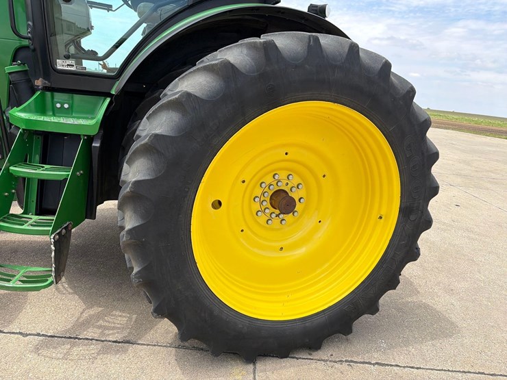 2012-john-deere-8310r-image-9