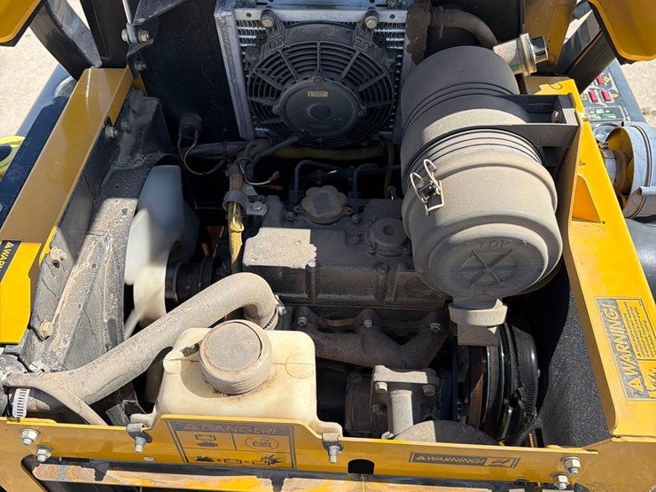hustler-z-diesel-zero-turn-lawnmower-image-19