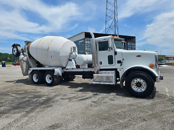 2014-peterbilt-365-image-39