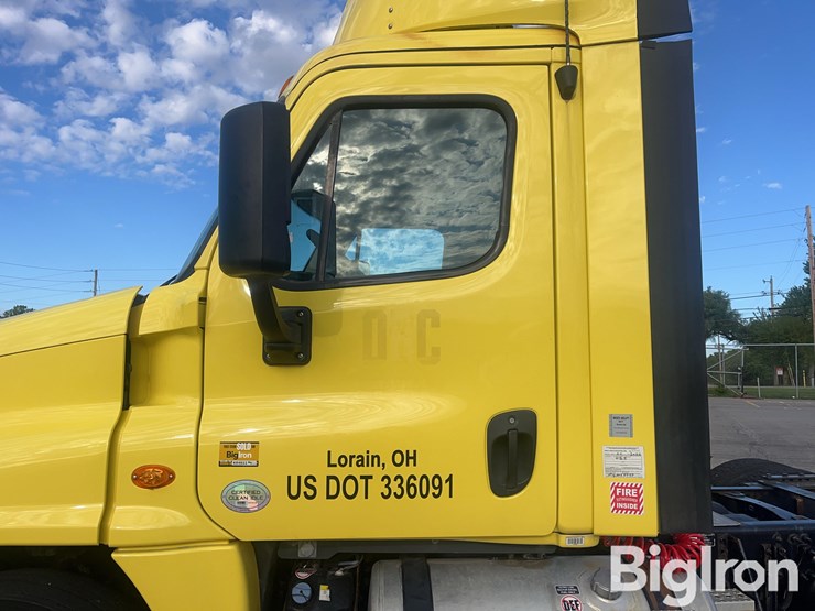 2016-freightliner-cascadia-125-image-13