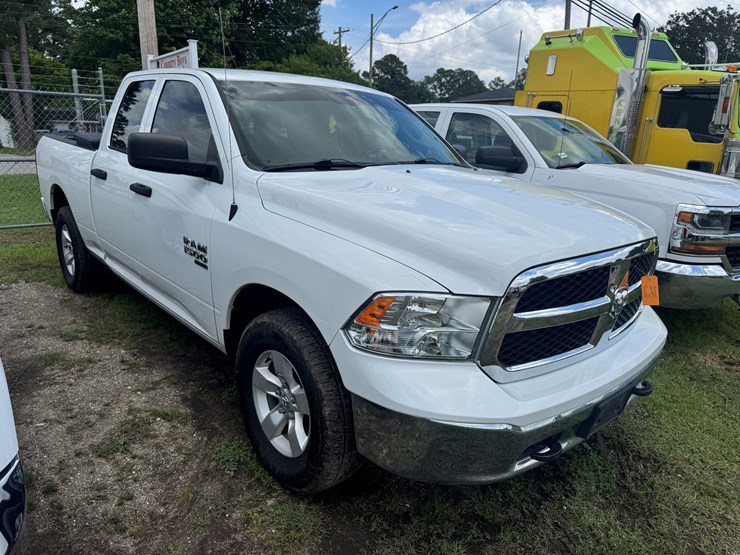 2021-ram-1500-classic-image-2