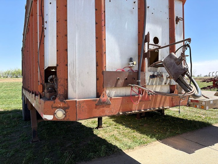 1976-bobc-30ft-live-bottom-semi-silage-trailer-image-18