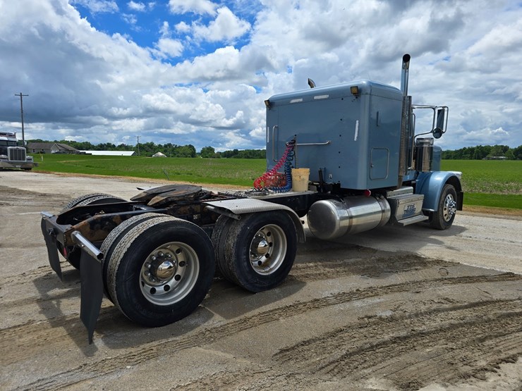 2013-peterbilt-388-image-20