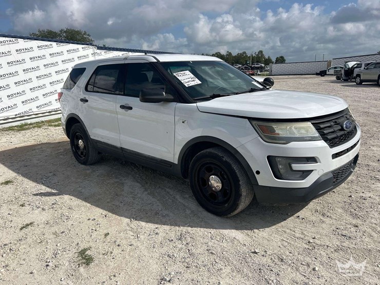 2016-ford-explorer-image-2