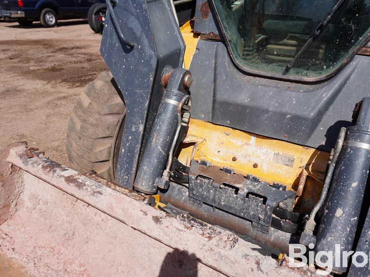deere-332d-image-15